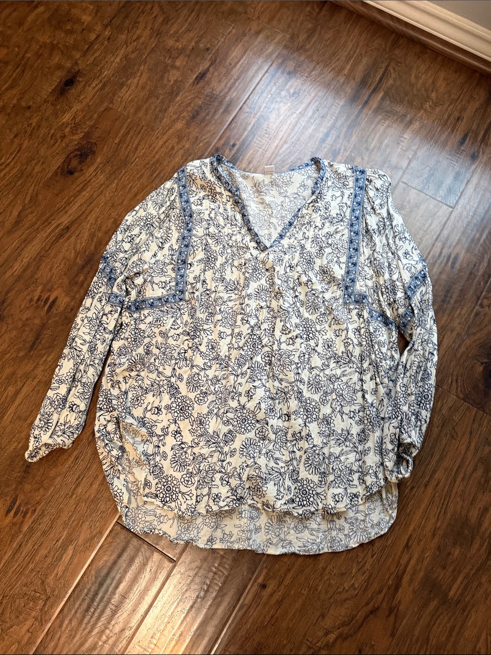 Old Navy Woven Floral V-Neck Long Sleeve Top - Blue/White